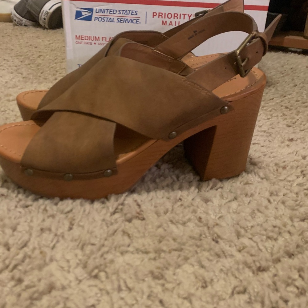 American Eagle brown clogs